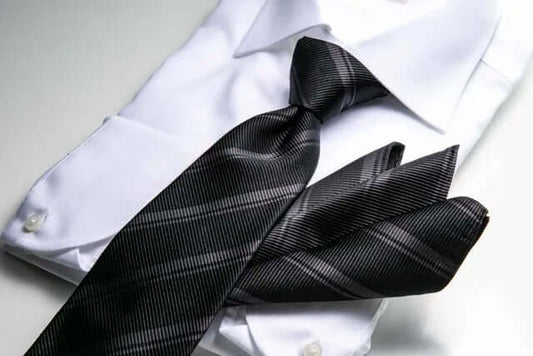 結婚式でネクタイの黒色は非常識？誰も教えてくれない避けるべき黒系の服装_top