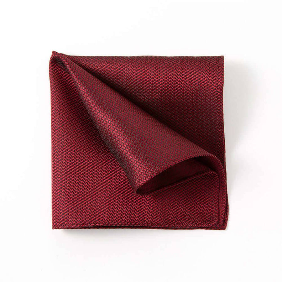 スーツを彩るポケットチーフ