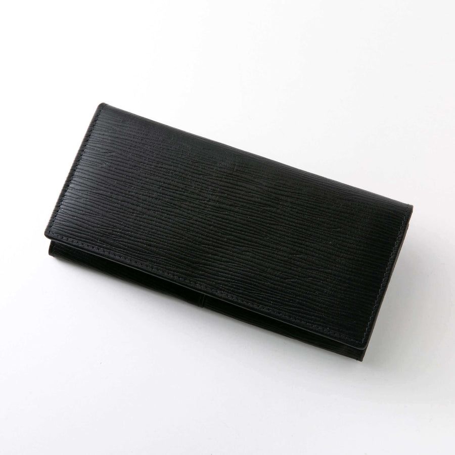 カードがたくさん入るフラップ長財布