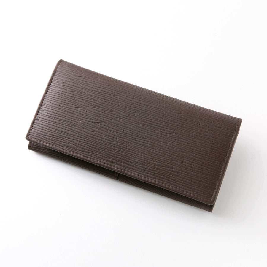 カードがたくさん入るフラップ長財布