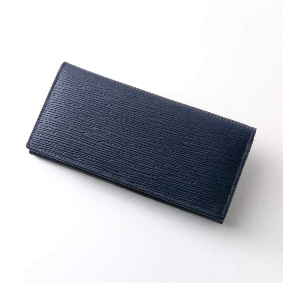 カードがたくさん入るフラップ長財布