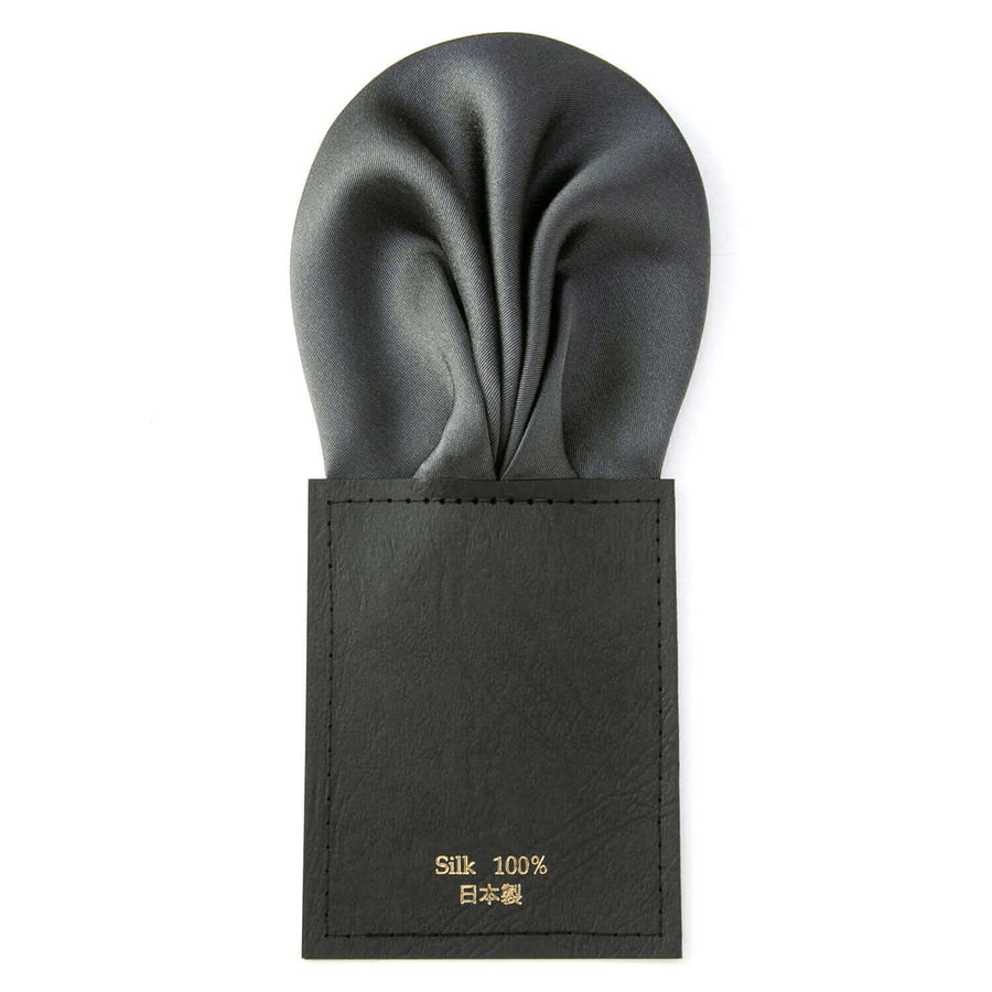 ワンタッチでカッコイイが一日中続く ポケットチーフ パフド