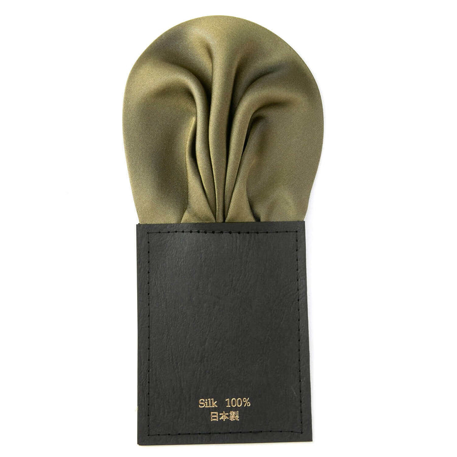 ワンタッチでカッコイイが一日中続く ポケットチーフ パフド